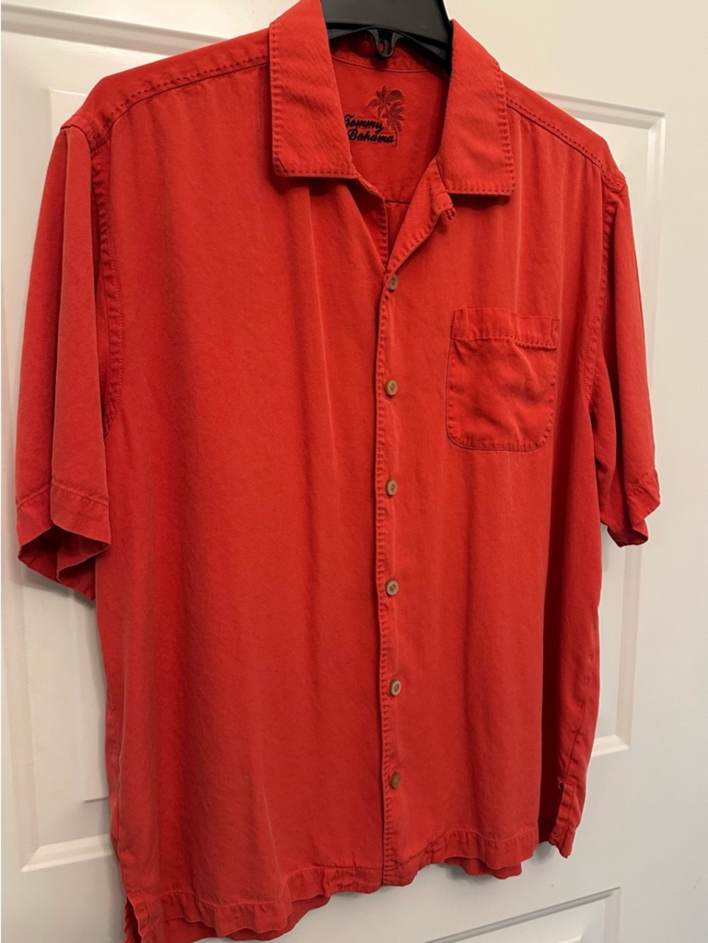 Tommy Bahama Silk Shirt – Men’s Large – Coral
Size: Large